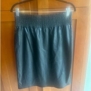 COMMANDO faux leather skirt with smocked waistband